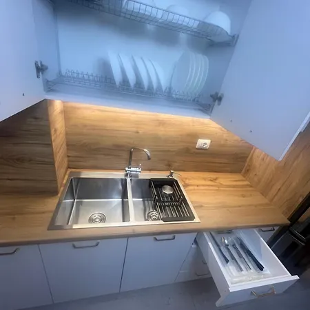 Liqeni Comfort Tirana